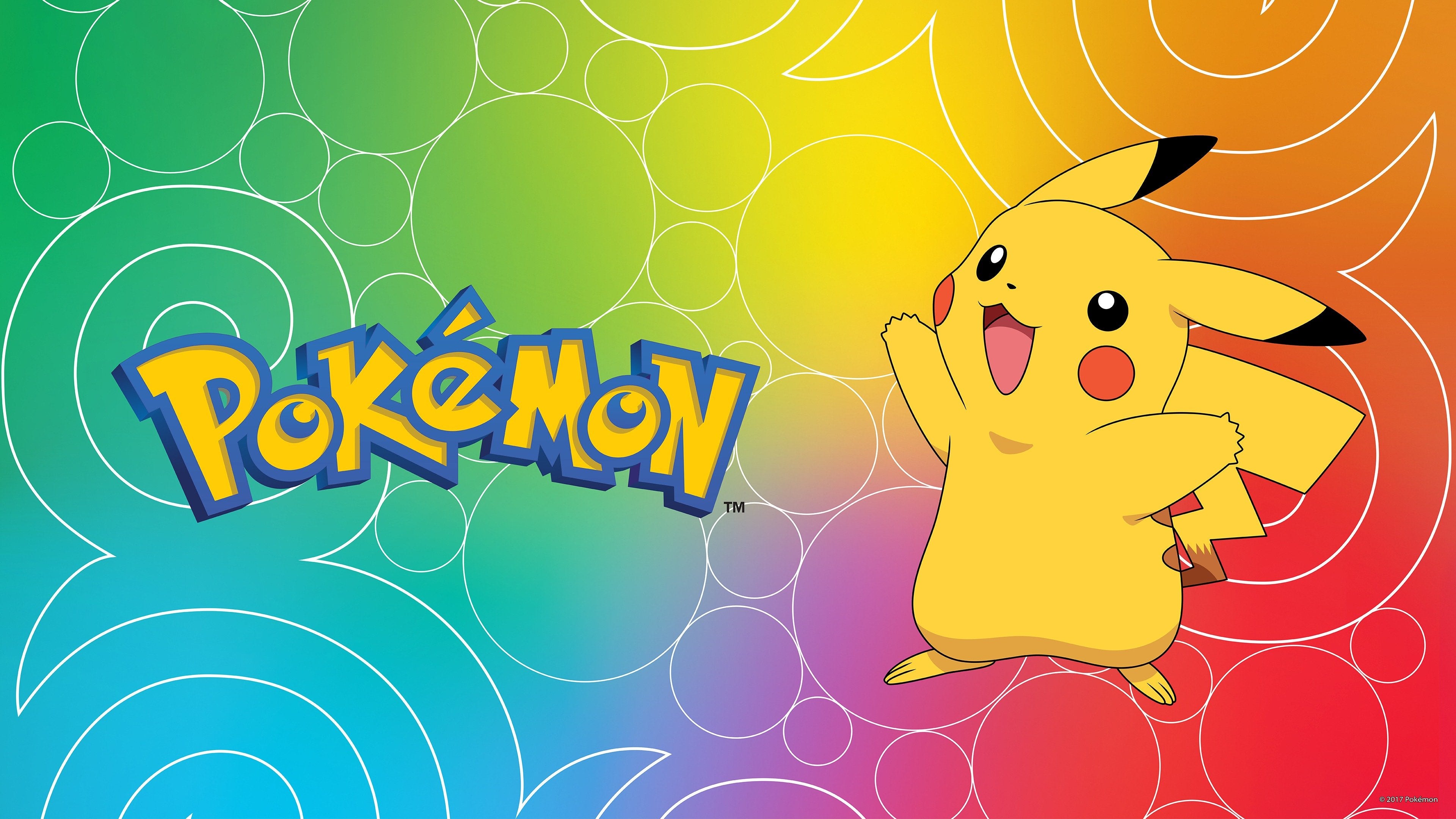 Pikachu, une patte levée, crie de joie à côté du logo Pokémon sur un fond arc-en-ciel à cercles blancs
